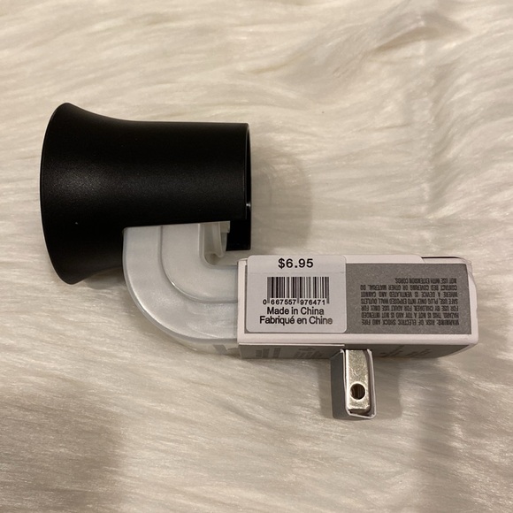 “Black Flare Nightlight” Wallflower Fragrance Plug, Bath & Body Works NWT-Sealed - Picture 5 of 8